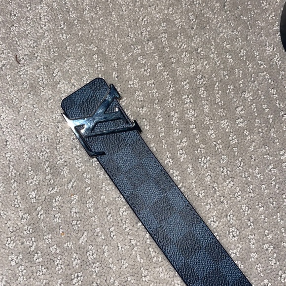 Louis VUITTON Leather belt with a blue checkerboard pat…